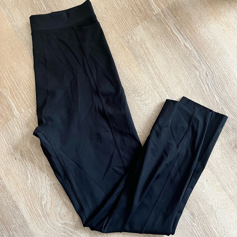 Offline by Aerie Goals 7/8 legging high rise.
Size Large.